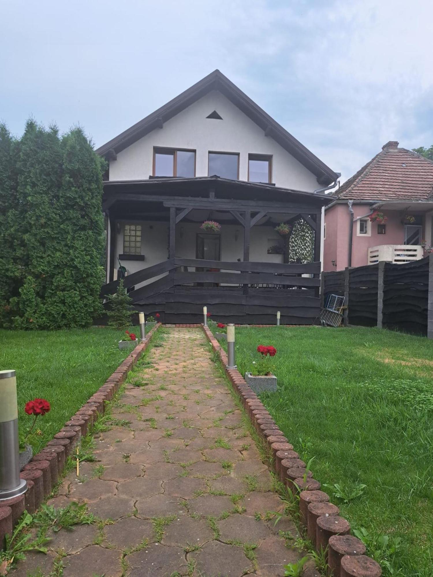 Vik'S Home Сігішоара Екстер'єр фото