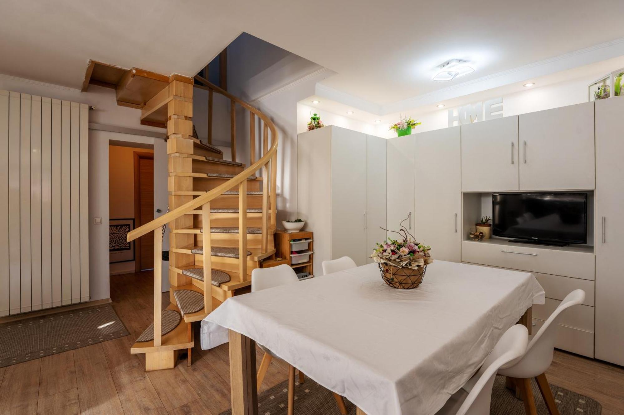 Vik'S Home Сігішоара Екстер'єр фото